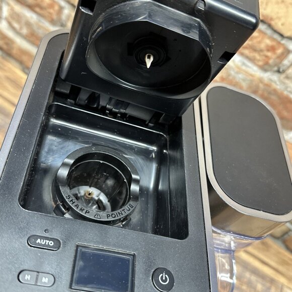 Keurig K-Duo Plus 5200  Coffee Maker W Box Strong Brew 60 Oz Multi Position - Picture 6 of 7